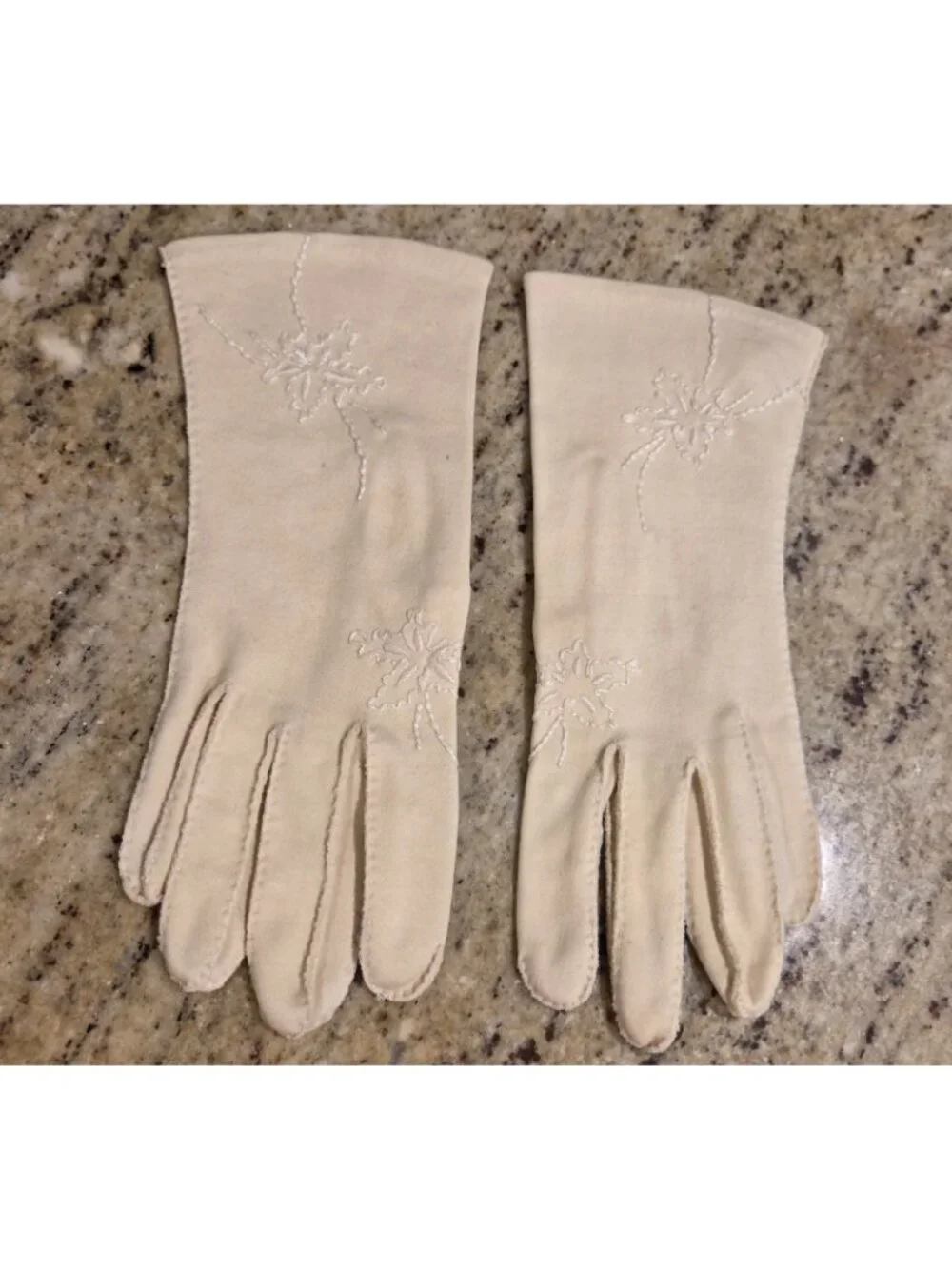 Vintage Womens Size S/M Cream Stretch Cotton Formal Gloves Embroidered Flower